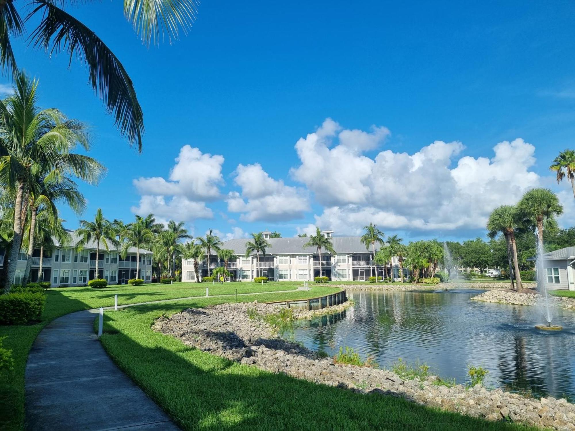 Stunning 2-Bedroom Plus Den Condo In Greenlinks Resort North North Naples Esterno foto
